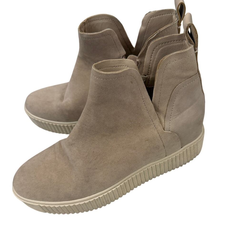 Dolce Vita Catri Wedge Booties Size 8.5 Taupe Suede Zip Ankle Boots Comfort